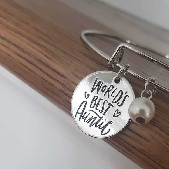 World’s best Auntie bracelet - Picture 2 of 4